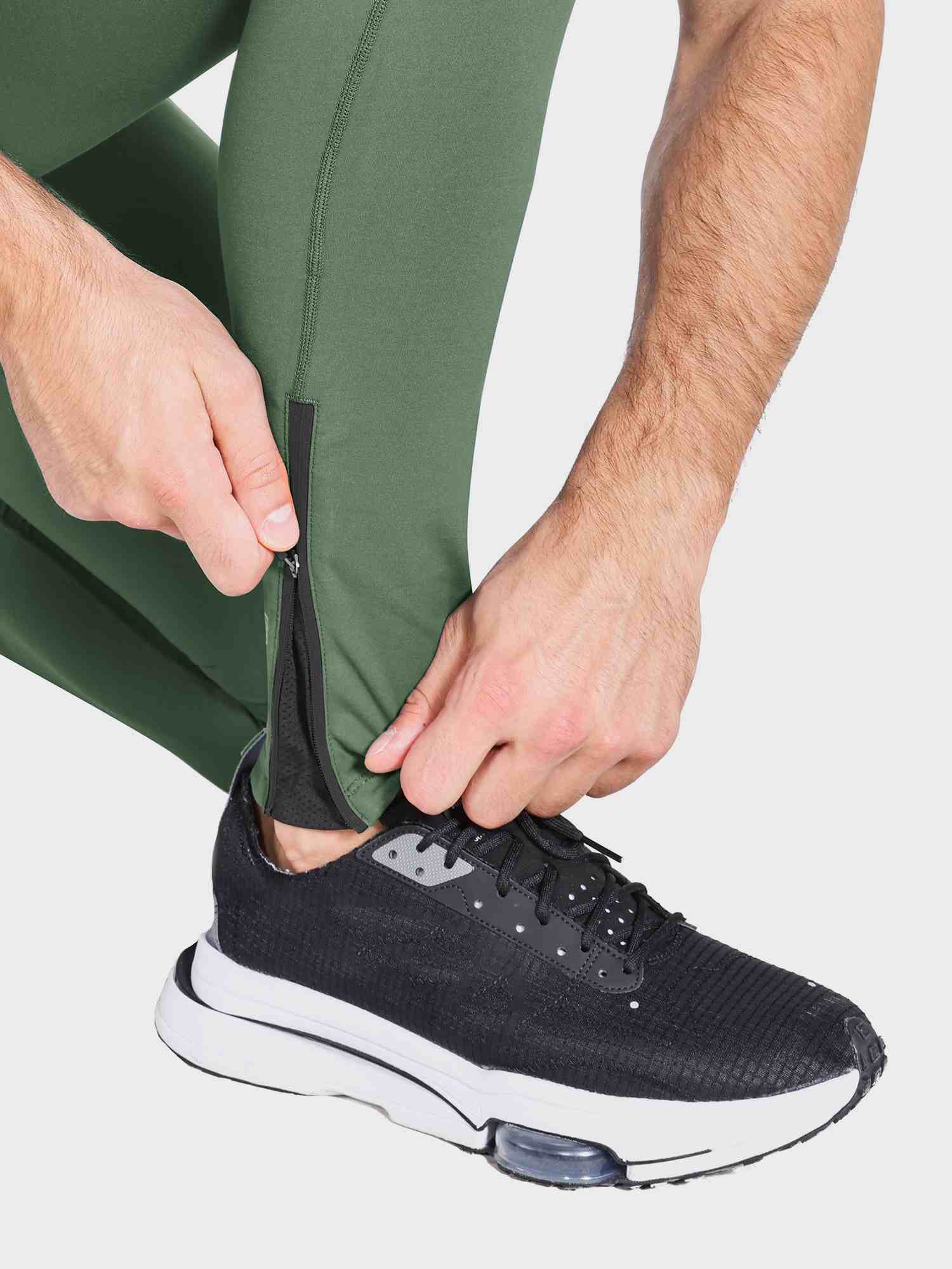 Men's Fleece-Lined Water-Resistant Running Tights - Image 10