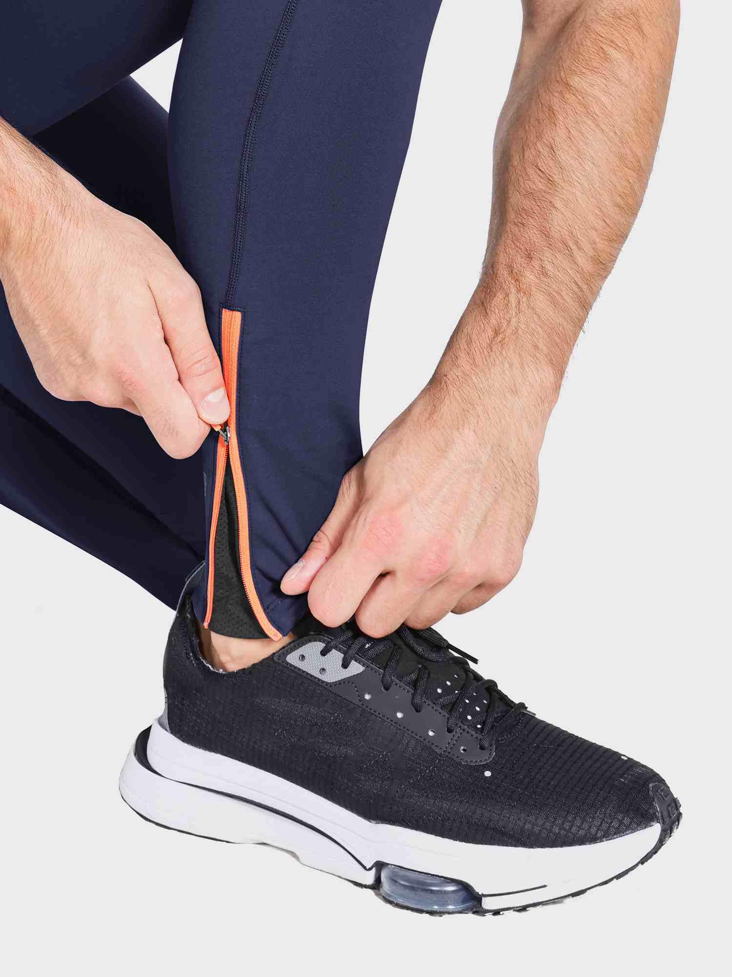 Men's Fleece-Lined Water-Resistant Running Tights - Image 22